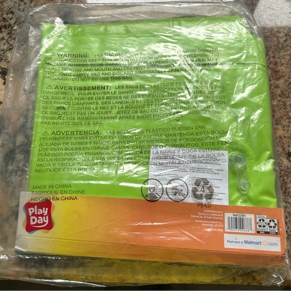 New in Package Play Day Green Pool Float - Picture 3 of 3